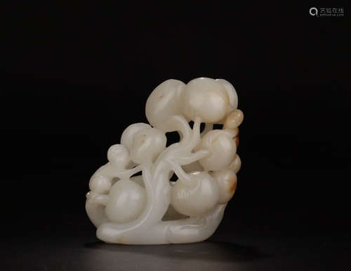 A HETIAN JADE ORNAMENT OF A LADY