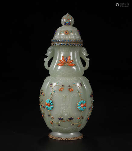 A HETIAN JADE BOTTLE WITH LID