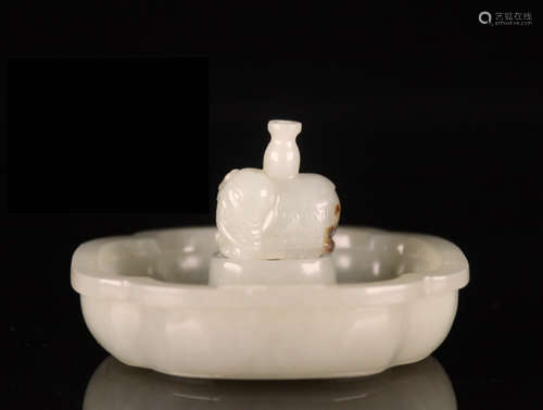 AN ELEPHANT SHAPE HETIAN JADE INCENSE BURNING CENSER