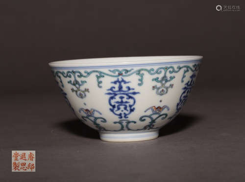 A BLUE AND WHITE PORCELAIN BOWL WITH MARKING