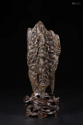 A SMALL MOUNTAIN SHAPE CHENXIANG WOOD ORNAMENT