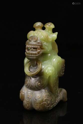 A GREEN JADE CARVED ORNAMENT