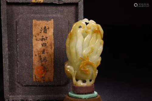 A JADE CARVED ORNAMENT