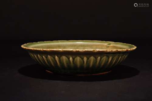 A CELADON GLAZE PETAL-FORM CHARGER