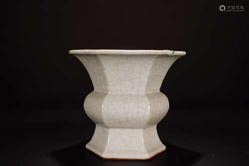 A GE-TYPE FACETED VASE, YONGZHENG MARK