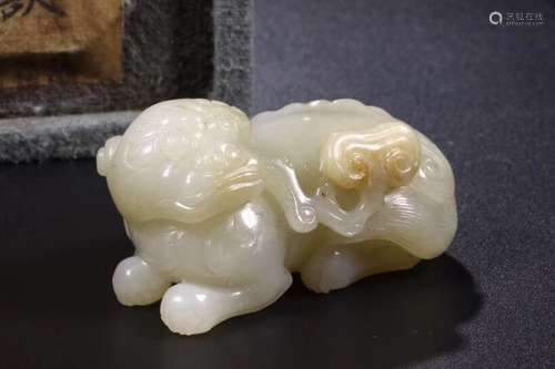 A HETIAN JADE CARVED ORNAMENT