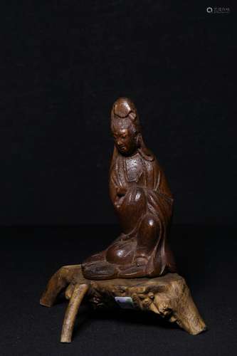 A WOODEN FIGURE OF GUANYIN