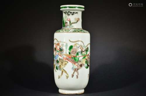 A WUCAI VASE DEPICTING WARRIORS