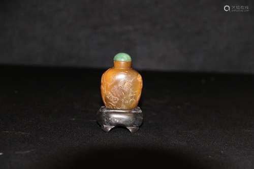 A JADE SNUFF BOTTLE