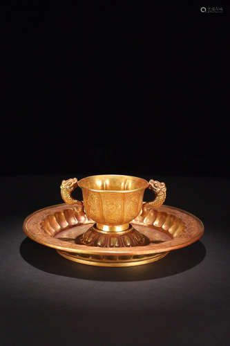 17-19TH CENTURY, A SET OF GILT BRONZE FLORAL PATTERN DOUBLE DRAGON DESIGN EAR TEAWARE, QING DYNASTY