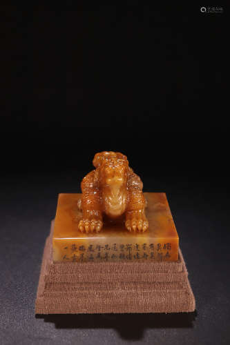 17-19TH CENTURY, A KYLIN DESIGN FIELD YELLOW STONE SEAL, QING DYNASTY