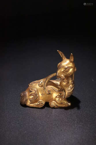 18-19TH CENTURY, A LAMB DESIGN GILT BRONZE PAPERWEIGHT, LATE QING DYNASTY