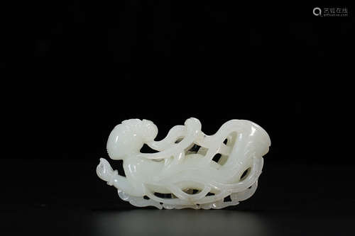 A HETIAN JADE SULPTURE ORNAMENT