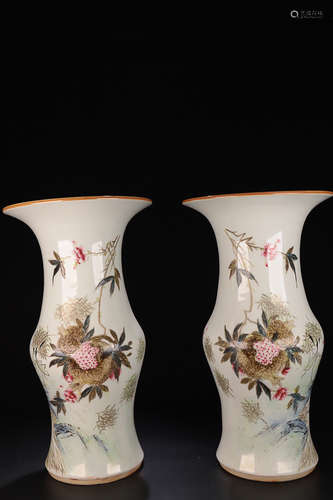 17-19TH CENTURY, A PAIR OF FLORAL PATTERN PORCELAIN VASE, QING DYNASTY