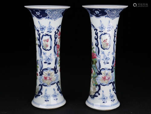 A PAIR OF GLAZE VASES WITH PATTERN