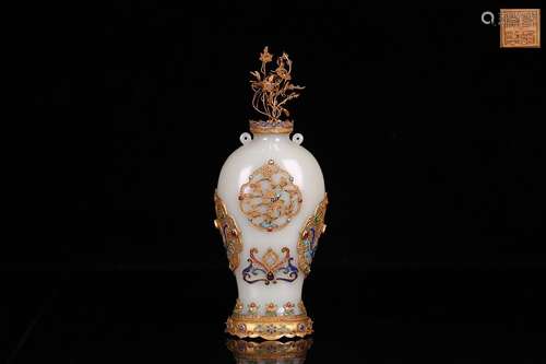 A HETIAN JADE VASE WITH GOLD