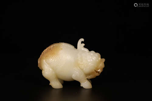 A HETIAN JADE ORNAMENT OF BEAST SHAPED