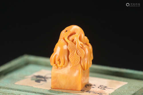 A TIANHUANG STONE SEAL OF BERGAMOT SHAPED