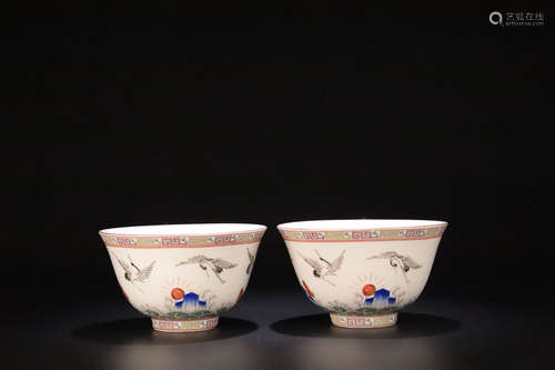 17-19TH CENTURY, A PAIR OF RED-CROWNED CRANE PATTERN FAMILLE ROSE CUPS, QING DYNASTY