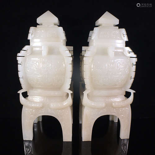 A PAIR OF HETIAN JADE ORNAMENT WITH BEAST PATTERN