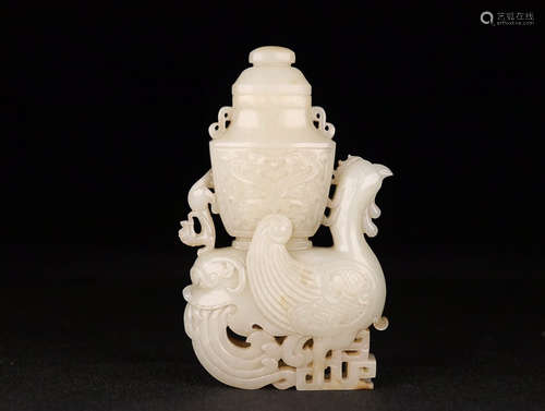 A HETIAN JADE VASE WITH AUSPICIOUS BEAST