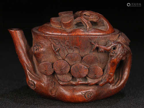 A BAMBOO TEAPOT OF EVERGREEN