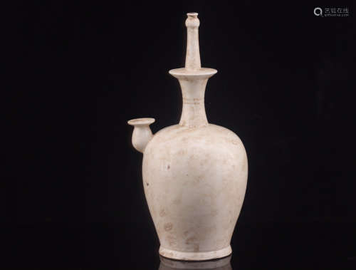 10-12TH CENTURY, A DING KILN VASE, NORTHERN SONG DYNASTY.