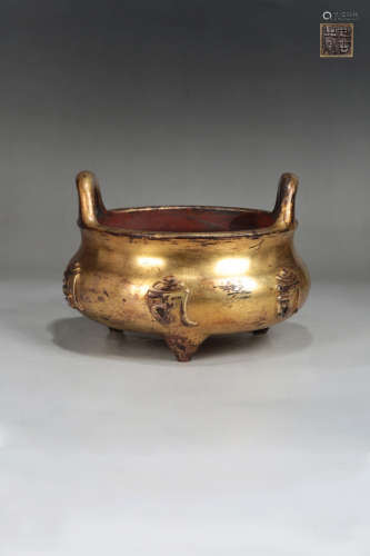 A CHINESE WORDS PATTERN DOUBLE-EARS GILT BRONZE CENSER