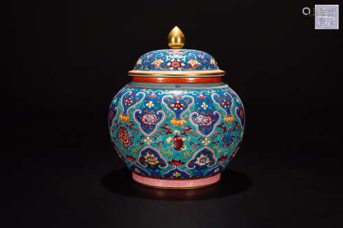 A QIANLONG MARK FAMILLE ROSE JAR WITH GOLD