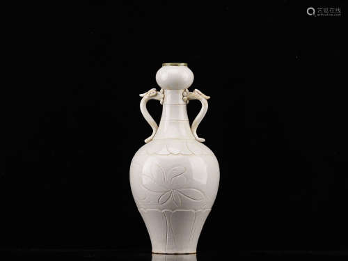A GOLD SURROUNDED DOUBLE-ARM VASE