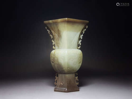 A FLORAL PATTERN HETIAN JADE VASE