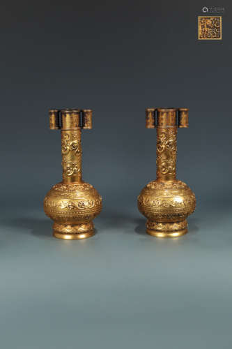 17-19TH CENTURY, A PAIR OF GILT BRONZE DRAGON DESIGN VASES, QING DYNASTY.