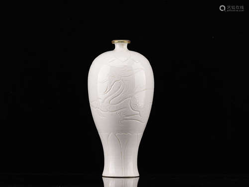 A DING KILN MEIPING WITH GOLDEN EDGE