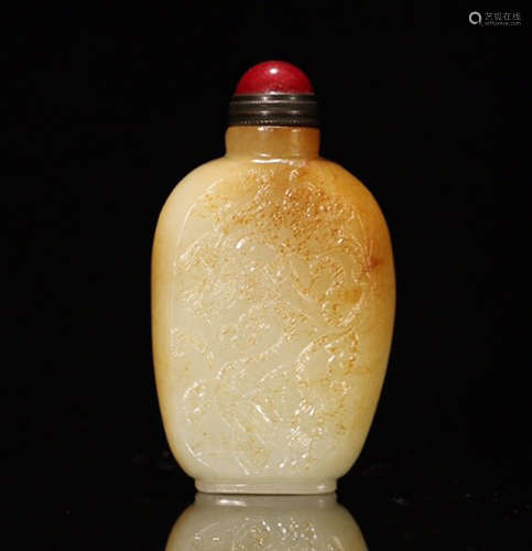 A HETIAN JADE SNUFF BOTTLE