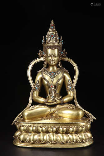 A GILT BRONZE BUDDHA WITH GEM EMBEDDED