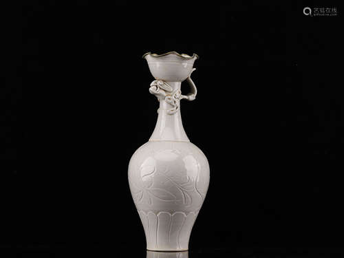 A DING KILN GLAZE VASE WITH FLOWER MOUTH