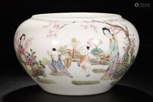 1912-1949, A FAMILLE ROSE STORY DESIGN JAR, THE REPUBLIC OF CHINA