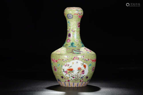 17-19TH CENTURY, A FAMIIE ROSE FORAL DESIGN VASE, QING DYNASTY.