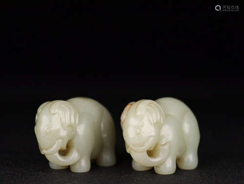 A PAIR OF ELEPHANT ORNAMENTS