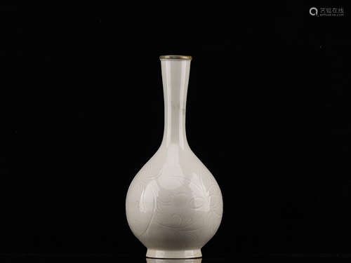 A DING KILN GOLD FILLED NECK VASE