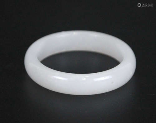 A WHITE HETIAN JADE BANGLE