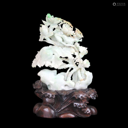 A FLORAL JADEITE ORNAMENT (REPAIRED DAMAGE)