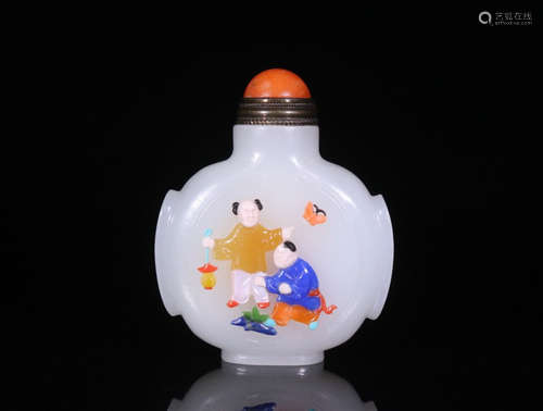 A HETIAN JADE SNUFF BOTTLE PAINTED FIGURE PATTERN