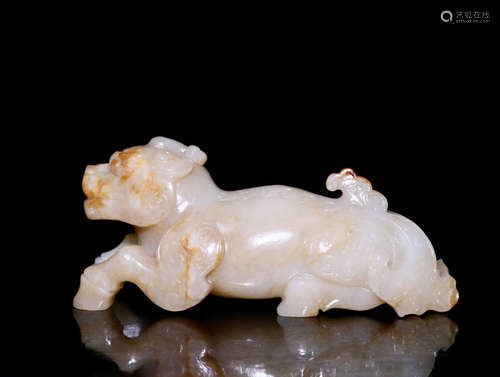 A HETIAN JADE BEAST SHAPED ORNAMENT