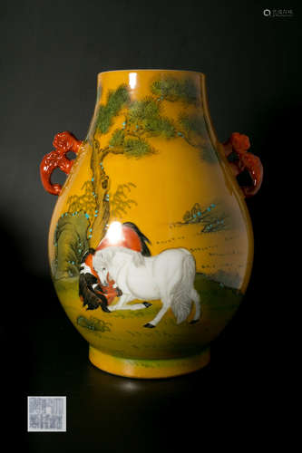 AN ENAMELED PORCELAIN EAR VASE WITH HORSE PAINTING AND QIANLONG MARKING