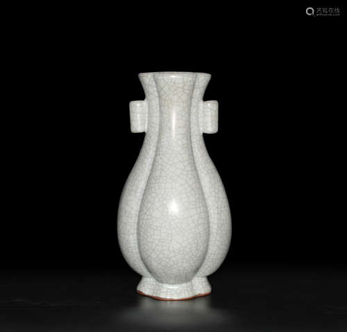 A MELON SHAPE KILN EAR VASE