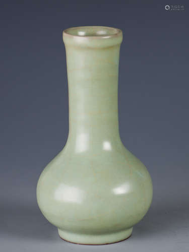 A LONGQUAN KILN LONG NECK VASE