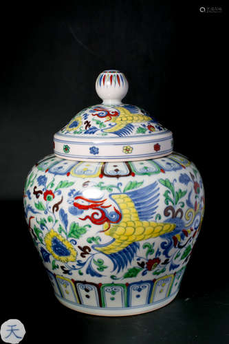 A LARGE TIBETAN PORCELAIN JAR WITH PHOENIX PATTERNS AND MARKING