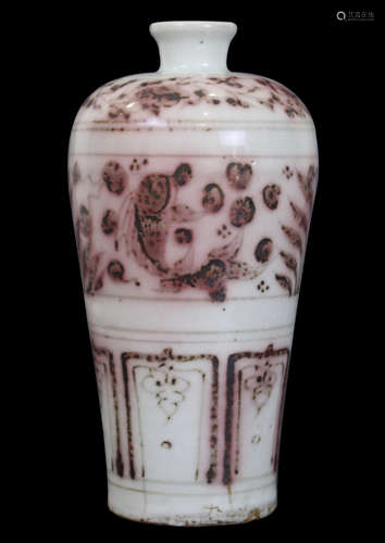 A RED AND WHITE PORCELAIN VASE WITH ALGAE PATTERNS