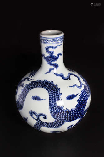 A PORCELAIN VASE WITH CLOUD PATTERNS AND XUANDE MARKING